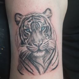 Kleine witte tijger tattoo